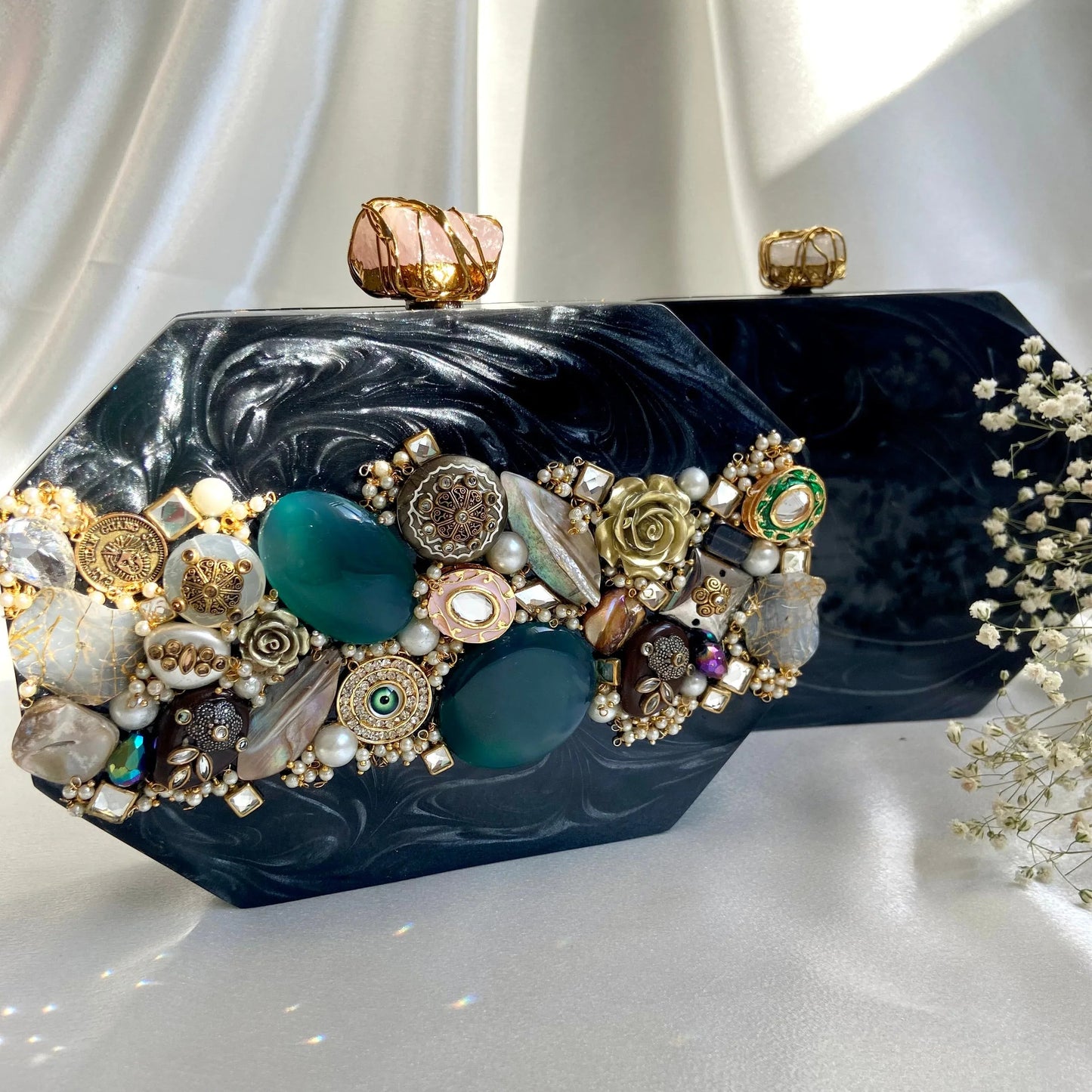 TREASURE Clutch Black
